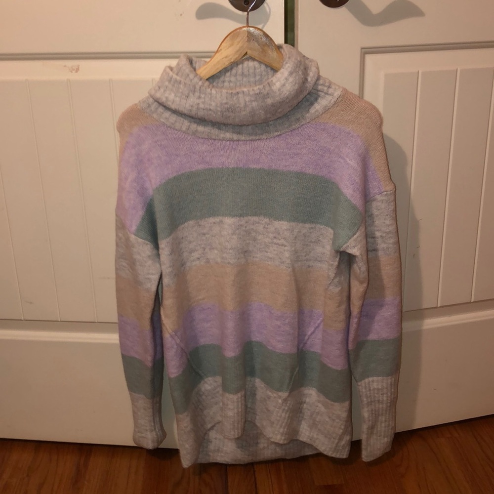 Gap sweater